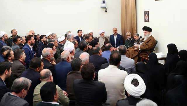 ফারস শহরে এক বৈঠকে বক্তব্য রাখছেন খামেনি। ছবি: সংগৃহীত