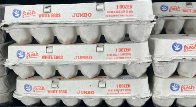 মার্কিন মুদি দোকানে উচ্চ মূল্যে বিক্রি হচ্ছে মুরগির ডিম। ছবি: এএফপি