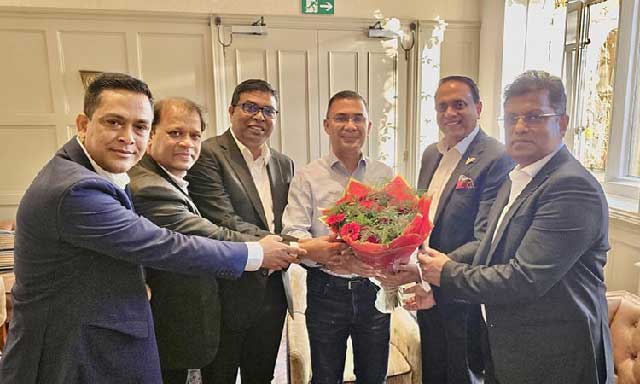 বৃহস্পতিবার লন্ডনে সিঙ্গাপুর বিএনপি'র নেতৃবৃন্দ তারেক রহমানের সঙ্গে সাক্ষাৎ করেন। ছবি: বিএনপি মিডিয়া সেল