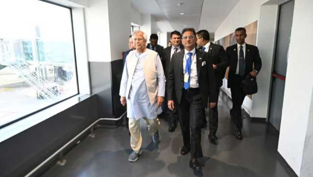 প্রধান উপদেষ্টা অধ্যাপক মুহাম্মদ ইউনূস আজ রোববার স্থানীয় সময় বিকেল ৫টায় ইতালির রাজধানী রোম পৌঁছেছেন। ছবি: প্রধান উপদেষ্টার প্রেস উইং