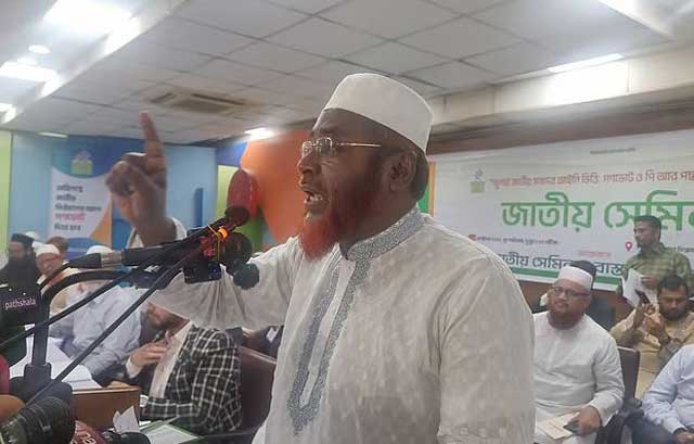 আজ বৃহস্পতিবার রাজধানীর ইনস্টিটিউট অব ডিপ্লোমা ইঞ্জিনিয়ার্সের মাল্টিপারস মিলনায়তনে ‘জুলাই জাতীয় সনদের আইনি ভিত্তি: গণভোট ও পিআর পদ্ধতিতে নির্বাচন’ শীর্ষক সেমিনারে বক্তব্য দিচ্ছেন জামায়াতে ইসলামীর সেক্রেটারি জেনারেল মিয়া গোলাম পরওয়ার। ছবি: সংগৃহীত