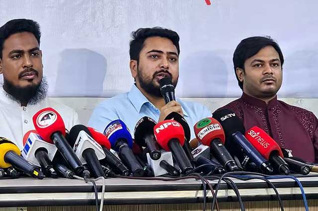 রাজধানীর বাংলামোটরে জাতীয় নাগরিক পার্টির (এনসিপি) কার্যালয়ে আয়োজিত এক সংবাদ সম্মেলনে বক্তব্য দেন দলের আহ্বায়ক নাহিদ ইসলামছবি: এনসিপির ফেসবুক পেজ থেকে নেওয়া