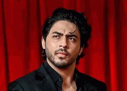 কেন ক্যামেরার সামনে হাসেন না আরিয়ান