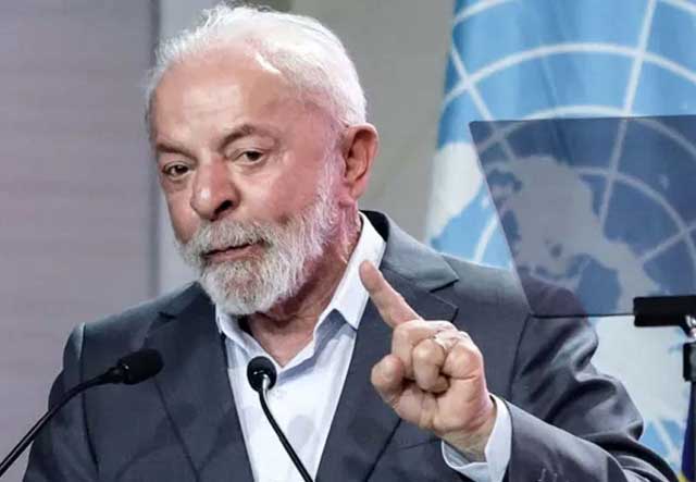 ব্রাজিলের বেলেমে বিশ্ব পরিবেশ সম্মেলনের মঞ্চে লুলা ডা সিলভা। ছবি: সংগৃহীত