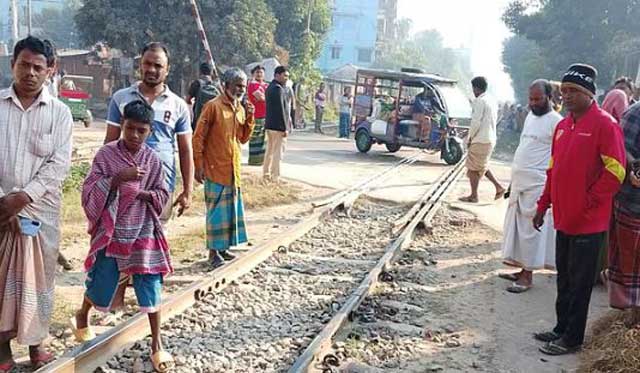 নরসিংদী শহরের বাসাইল রেলগেট এলাকায় ট্রেনে কাটা পড়ে এক শ্রবণপ্রতিবন্ধী ব্যক্তি নিহত হয়েছেন। ছবি: সংগৃহীত
