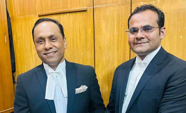 ব্যারিস্টার কায়সার কামালের সঙ্গে আইনজীবী মো. মাহফুজার রহমান। ছবি : সংগৃহীত