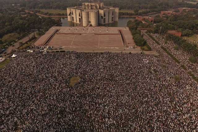 শহীদ ওসমান হাদির ঐতিহাসিক জানাজা এক জনসমুদ্র। ছবি: সংগৃহীত