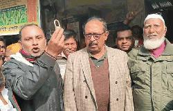 পঞ্চগড়ে বিএনপি নেতার উপস্থিতিতে খুলে দেওয়া হলো আওয়ামী লীগ কার্যালয়ের তালা