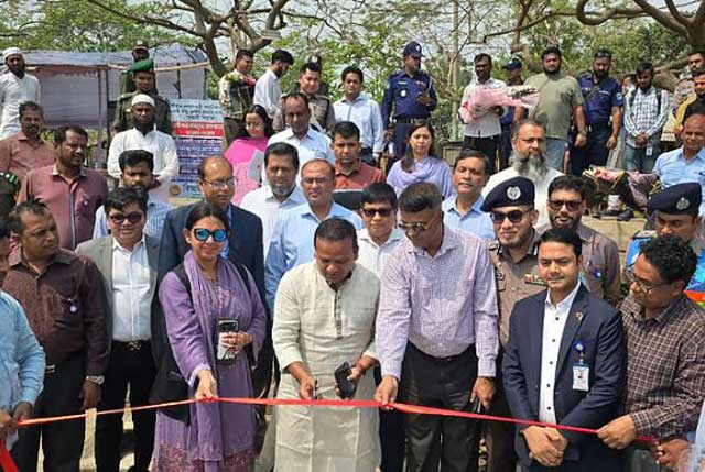   আজ মঙ্গলবার সকালে নারায়ণগঞ্জের পূর্বাচলের ৩০০ ফুট সড়কের কাঞ্চন সেতুসংলগ্ন শিমুলিয়া ঘাটে বিশেষ লঞ্চ সার্ভিসের উদ্বোধন করেন নৌপরিবহন ও সেতু প্রতিমন্ত্রী রাজিব আহসান। ছবি: সংগৃহীত