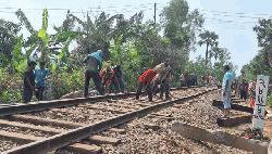 নীলসাগর লাইনচ্যুত: ২২ ঘণ্টা পর সচল রেল যোগাযোগ