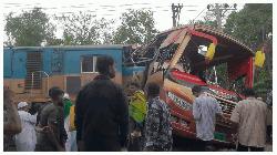 কুমিল্লায় লেভেল ক্রসিংয়ে যাত্রীবাহী বাসে ট্রেনের ধাক্কা, নিহত ১২
