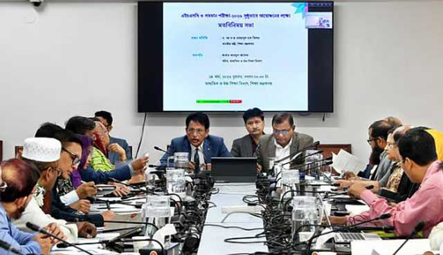 ২০২৬ সালের এইচএসসি ও সমমানের পরীক্ষা সুষ্ঠুভাবে আয়োজনের লক্ষ্যে সচিবালয়ে সভা অনুষ্ঠিত হয়। তাতে প্রধান অতিথি ছিলেন শিক্ষামন্ত্রী আ ন ম এহছানুল হক মিলন। ২৫ মার্চ। ছবি: শিক্ষা মন্ত্রণালয়ের সৌজন্যে