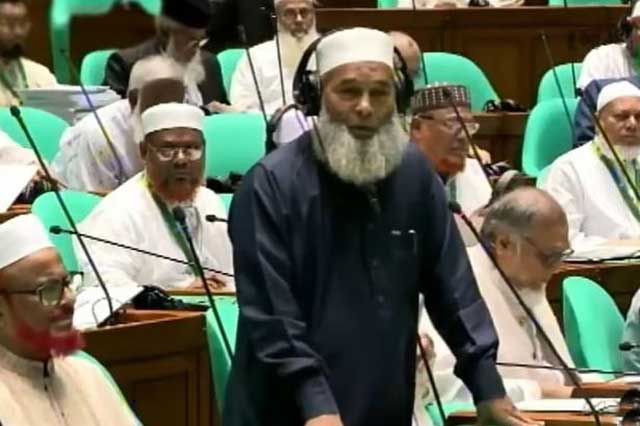 সংসদে জামায়াতে ইসলামীর সংসদ সদস্য (এমপি) মুজিবুর রহমান। ছবি: সংসদ টিভির ভিডিও থেকে