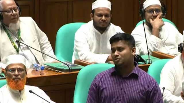 সংসদে কথা বলছেন কুমিল্লা-৪ আসনে জাতীয় নাগরিক পার্টির (এনসিপি) সংসদ সদস্য হাসনাত আবদুল্লাহ। ছবি: ভিডিও থেকে নেওয়া