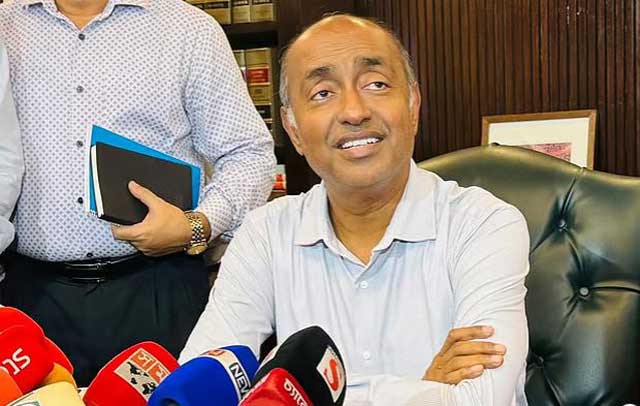 আজ বৃহস্পতিবার সচিবালয়ে আইনমন্ত্রী মো. আসাদুজ্জামান। ছবি: সংগৃহীত