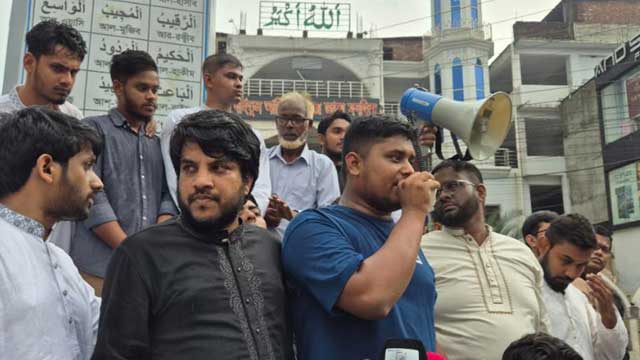 বক্তব্য দিচ্ছেন জাতীয় নাগরিক পার্টির (এনসিপি) দক্ষিণাঞ্চলের মুখ্য সংগঠক হাসনাত আবদুল্লাহ। ছবি: সংগৃহীত