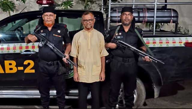 তাড়াশ উপজেলা চেয়ারম্যান মো. মনিরুজ্জামান মনিকে ঢাকার ধানমন্ডি থেকে গ্রেফতার করেছে র‍্যাব। ছবি: সংগৃহীত