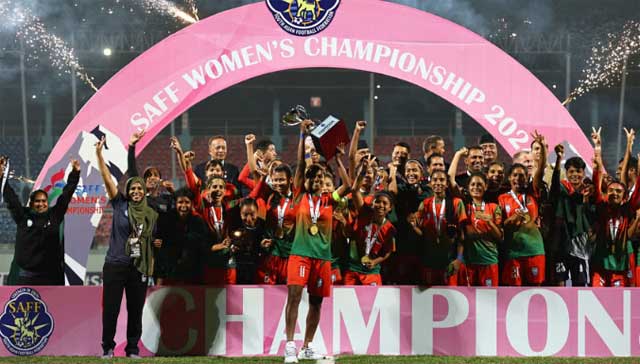  ২০২৪ সাফ নারী চ্যাম্পিয়নশিপের শিরোপা জিতেছে বাংলাদেশ। ছবি: সাফ