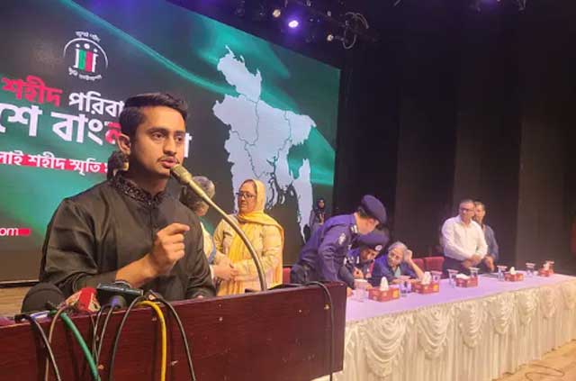 আজ শনিবার সকালে রংপুর জেলা শিল্পকলা একাডেমি মিলনায়তনে ‘শহীদ পরিবারের পাশে বাংলাদেশ’ শীর্ষক অনুষ্ঠানে বক্তব্য দেন সারজিস আলম। ছবি: সংগৃহীত