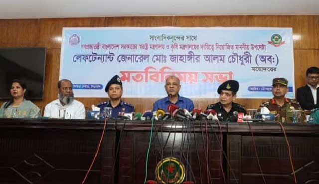 চট্টগ্রামে মতবিনিময় সভায় স্বরাষ্ট্র উপদেষ্টা জাহাঙ্গীর আলম। ছবি: সংগৃহীত