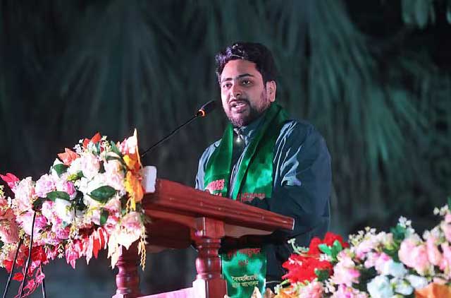 সোমবার রাতে ঢাকা বিশ্ববিদ্যালয়ের টিএসসিতে ‘দ্য হিরোজ অব ঢাকা ইউনিভার্সিটি’ অনুষ্ঠানে বক্তব্য দেন তথ্য উপদেষ্টা নাহিদ ইসলাম। ছবি: সংগৃহীত 