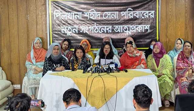 রাজধানীর রাওয়া ক্লাবে সংবাদ সম্মেলন করেন পিলখানা হত্যাকান্ডে শহীদদের পরিবারের সদস্যরা। ছবি: সংগৃহীত