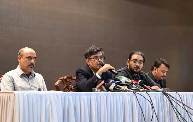 বুধবার ফরেন সার্ভিস একাডেমিতে সমসাময়িক বিষয় নিয়ে সাংবাদিকদের ব্রিফ করেন প্রধান উপদেষ্টার প্রেস সচিব শফিকুল আলম। ছবি: পিআইডি