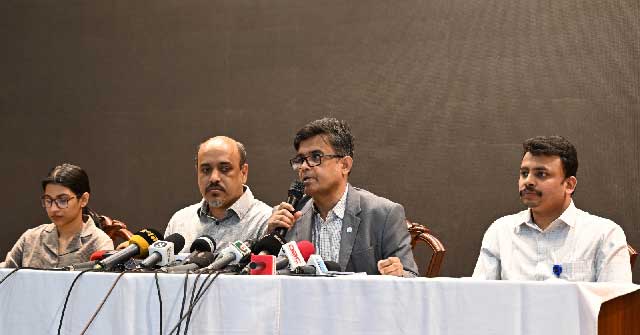 মিডিয়া ব্রিফিংয়ে কথা বলেন প্রধান উপদেষ্টার প্রেস সচিব শফিকুল আলম। ছবি: পিআইডি
