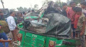 ঈশ্বরদীতে বাসচাপায় একই পরিবারের ৩ জনসহ নিহত ৪