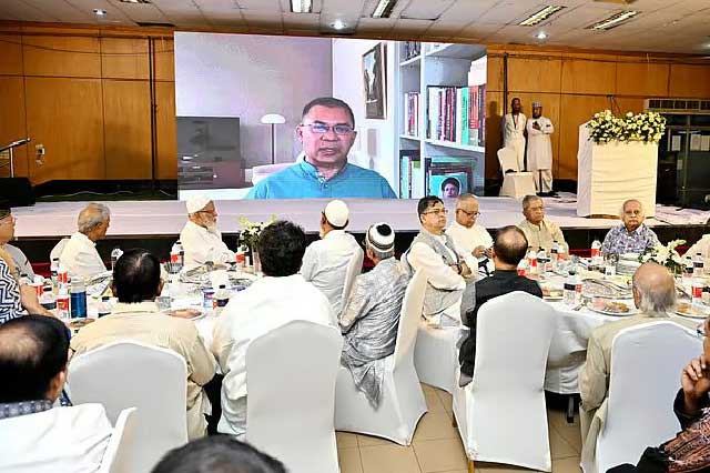 বিএনপির ভারপ্রাপ্ত চেয়ারম্যান তারেক রহমান ইস্কাটনের লেডিস ক্লাবে পেশাজীবীদের সম্মানে বিএনপি আয়োজিত ইফতার মাহফিলে ভার্চ্যুয়ালি যুক্ত হয়ে বক্তব্য দেন। ছবি: বিএনপির সৌজন্যে