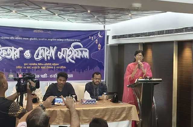 গতকাল চট্টগ্রামের জিইসি এলাকার একটি রেস্তোরাঁয় জাতীয় নাগরিক পার্টির ইফতার ও দোয়া মাহফিলে বক্তব্য দেন বৈষম্যবিরোধী ছাত্র আন্দোলনের মুখপাত্র উমামা ফাতেমা। ছবি: সংগৃহীত