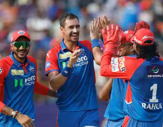 দিল্লি ক্যাপিটালসের ক্রিকেটারদের উচ্ছ্বাস। ছবি: বিসিসিআই