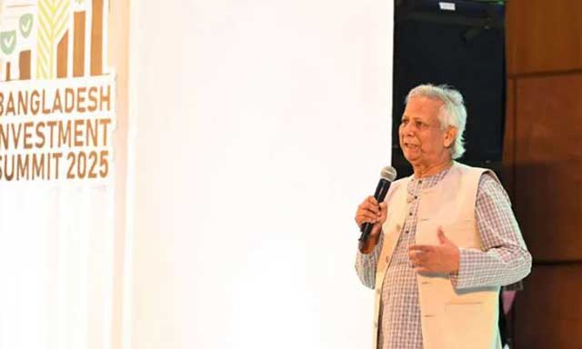 বুধবার রাজধানীর একটি হোটেলে চারদিনব্যাপী ‘বাংলাদেশ বিনিয়োগ সম্মেলন-২০২৫’ এর আনুষ্ঠানিক উদ্বোধনী অনুষ্ঠানে বক্তব্য প্রদান করেন প্রধান উপদেষ্টা অধ্যাপক মুহাম্মদ ইউনূস। ছবি: বাসস