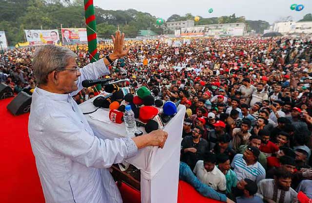 আজ চট্টগ্রামের পলোগ্রাউন্ড মাঠে ছাত্রদল, যুবদল ও স্বেচ্ছাসেবক দল আয়োজিত তারুণ্যের সমাবেশে প্রধান অতিথির বক্তব্য দিচ্ছেন মির্জা ফখরুল ইসলাম আলমগীর। ছবি: সংগৃহীত