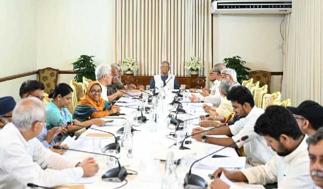 আজ রাষ্ট্রীয় অতিথি ভবন যমুনায় উপদেষ্টা পরিষদের বৈঠকে সভাপতিত্ব করেন প্রধান উপদেষ্টা প্রফেসর মুহাম্মদ ইউনূস। ছবি: প্রধান উপদেষ্টার প্রেস উইং