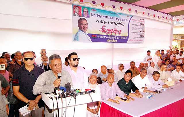 আজ দুপুরে নগরের কাজীর দেউড়িতে দলীয় কার্যালয়ে চট্টগ্রাম বিভাগীয় বিএনপির উদ্যোগে সদস্য নবায়ন কর্মসূচিতে প্রধান অতিথির বক্তব্য দেন স্থায়ী কমিটির সদস্য আমীর খসরু মাহমুদ চৌধুরী। । ছবি: সংগৃহীত