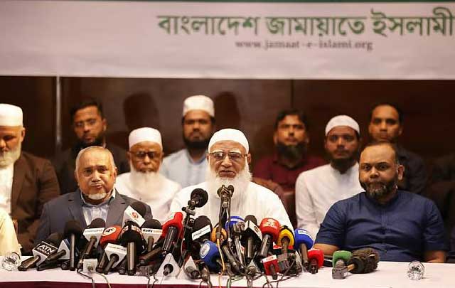  আজ মঙ্গলবার দুপুর ১২টার দিকে রাজধানীর ডিপ্লোমা ইঞ্জিনিয়ার্স ইনস্টিটিউশনে জরুরি সংবাদ সম্মেলনে জামায়াতে ইসলামীর আমির শফিকুর রহমান। ছবি: সংগৃহীত
