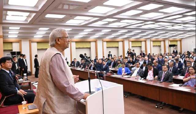 বৃহস্পতিবার টোকিওতে ‘বাংলাদেশ সেমিনার অন হিউম্যান রিসোর্সেস’ শীর্ষক এক সেমিনারে প্রধান উপদেষ্টা অধ্যাপক মুহাম্মদ ইউনূস বক্তব্য দেন। ছবি: প্রধান উপদেষ্টার ফেসবুক পেইজ