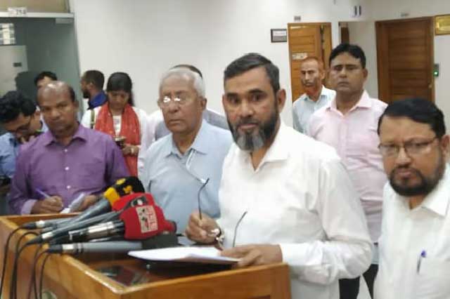  নির্বাচন কমিশনের সভা শেষে নির্বাচন কমিশনার আবুল ফজল মো. সানাউল্লাহ সাংবাদিকদের ব্রিফ করেন। আজ বুধবার বিকেলে রাজধানীর আগারগাঁওয়ে নির্বাচন ভবনে। ছবি: সংগৃহীত