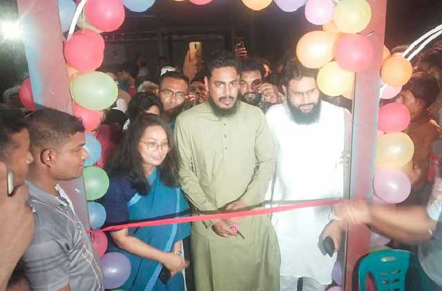 রংপুরের কাউনিয়া উপজেলার থানা সড়কে জাতীয় নাগরিক কমিটির কার্যালয় উদ্বোধন করছেন দলটির সদস্যসচিব আখতার হোসেন। ছবি: সংগৃহীত