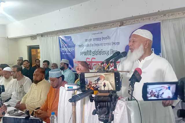  আজ রোববার দুপুরে মৌলভীবাজারের কুলাউড়া পৌরসভা মিলনায়তনে পেশাজীবী প্রতিনিধিদের সঙ্গে মতবিনিময় সভায় প্রধান অতিথির বক্তব্য দেন জামায়াতে ইসলামীর আমির শফিকুর রহমান। ছবি: সংগৃহীত