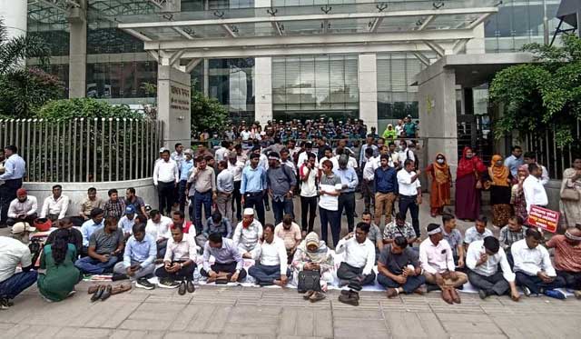 রোববারও এনবিআর কর্মকর্তা-কর্মচারীরা টানা দ্বিতীয় দিনের মতো শাটডাউন কর্মসূচি পালন করেন। ছবি: সংগৃহীত