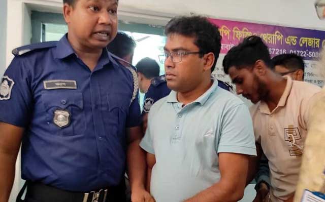 ভ্রাম্যমাণ আদালতের কার্যক্রমে বাধা দেওয়ায় স্বপনকে ৩ দিনের কারাদণ্ড দেওয়া হয়। ছবি: সংগৃহীত