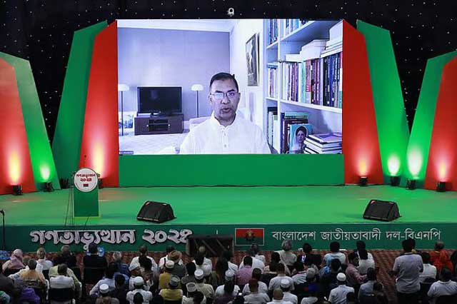 মঙ্গলবার ঢাকায় বাংলাদেশ–চীন মৈত্রী সম্মেলন কেন্দ্রে ‘গণ-অভ্যুত্থান ২০২৪: জাতীয় ঐক্য ও গণতান্ত্রিক অভিযাত্রা’ শীর্ষক আলোচনা সভায় ভার্চ্যুয়ালি যুক্ত হয়ে বক্তব্য দেন বিএনপির ভারপ্রাপ্ত চেয়ারম্যান তারেক রহমান। ছবি: সংগৃহীত