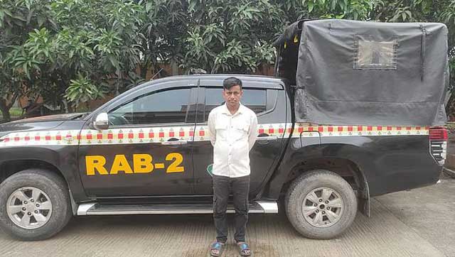 র‍্যাবের হাতে গ্রেফতার মো. বাবু খান ওরফে টুন্ডা বাবু। ছবি: র‍্যাবের সৌজন্যে