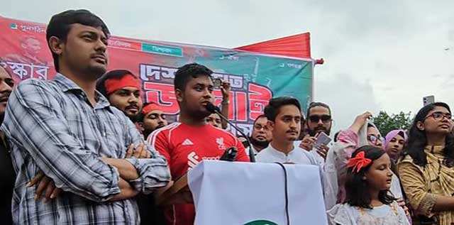   মঙ্গলবার বিকেলে মেহেরপুরের গাংনী পৌরশহরের বাসস্ট্যান্ডে এনসিপির দক্ষিণাঞ্চলে মুখ্য সংগঠক হাসনাত আব্দুল্লাহ “জুলাই পদযাত্রায়” বক্তব্য দেন। ছবি: সংগৃহীত