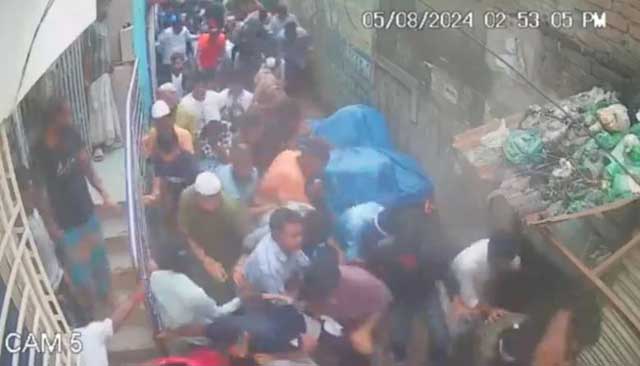 পাঁচই আগস্ট বিকেলে যাত্রাবাড়ী থানার সামনে থেনে সেনা সদস্যরা সরে যাওয়ার পরপরই পুলিশ গুলিবর্ষণ শুরু করে পুলিশ