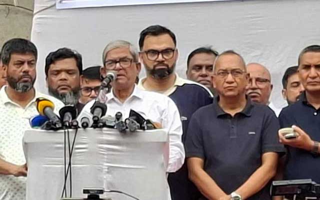ঢাকা মহানগর বিএনপির মিছিলের আগে সমাবেশে বক্তব্য দেন নির্জা ফখরুল ইসলাম আলমগীর। ছবি: সংগৃহীত