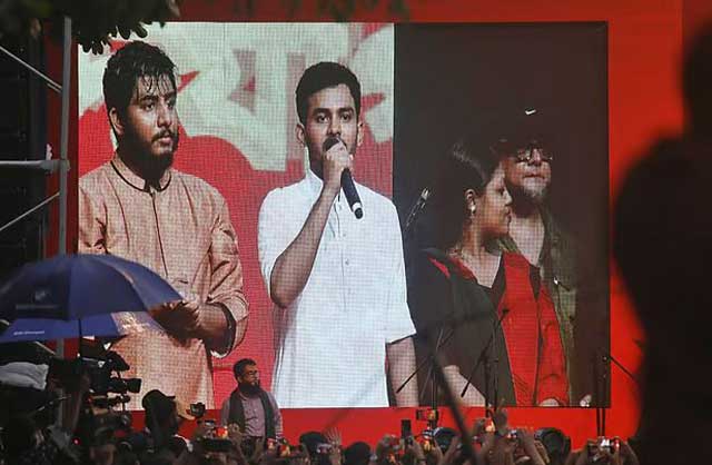 রাজধানীর মানিক মিয়া অ্যাভিনিউয়ে সংস্কৃতি মন্ত্রণালয়ের আয়োজনে ‘৩৬ জুলাই উদ্‌যাপন’ অনুষ্ঠানে বক্তব্য দেন   আসিফ মাহমুদ। ছবি: সংগৃহীত