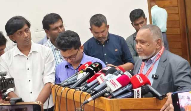  রোববার সিইসির সাথে সাক্ষাৎ শেষে সাংবাদিকদের ব্রিফিং করেন জামায়াত নেতা সৈয়দ আবদুল্লাহ মোহাম্মদ তাহের। ছবি: সংগৃহীত